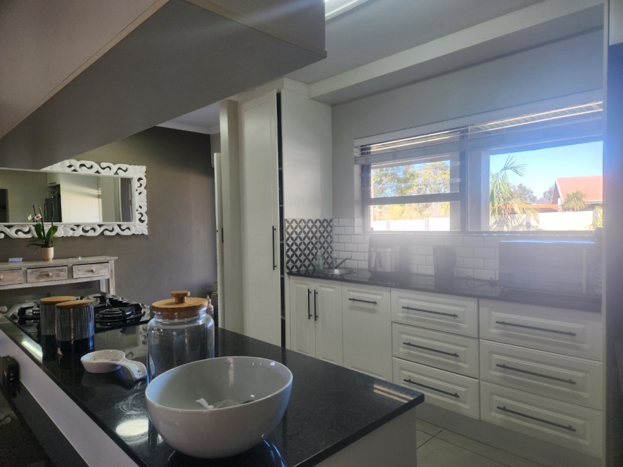 4 Bedroom Property for Sale in Blanco Western Cape
